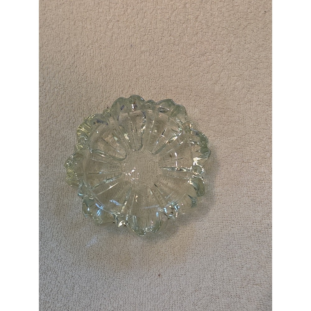 Vtg Scalloped Pressed Glass Flower Ashtray MCM EUC - Picture 1 of 4